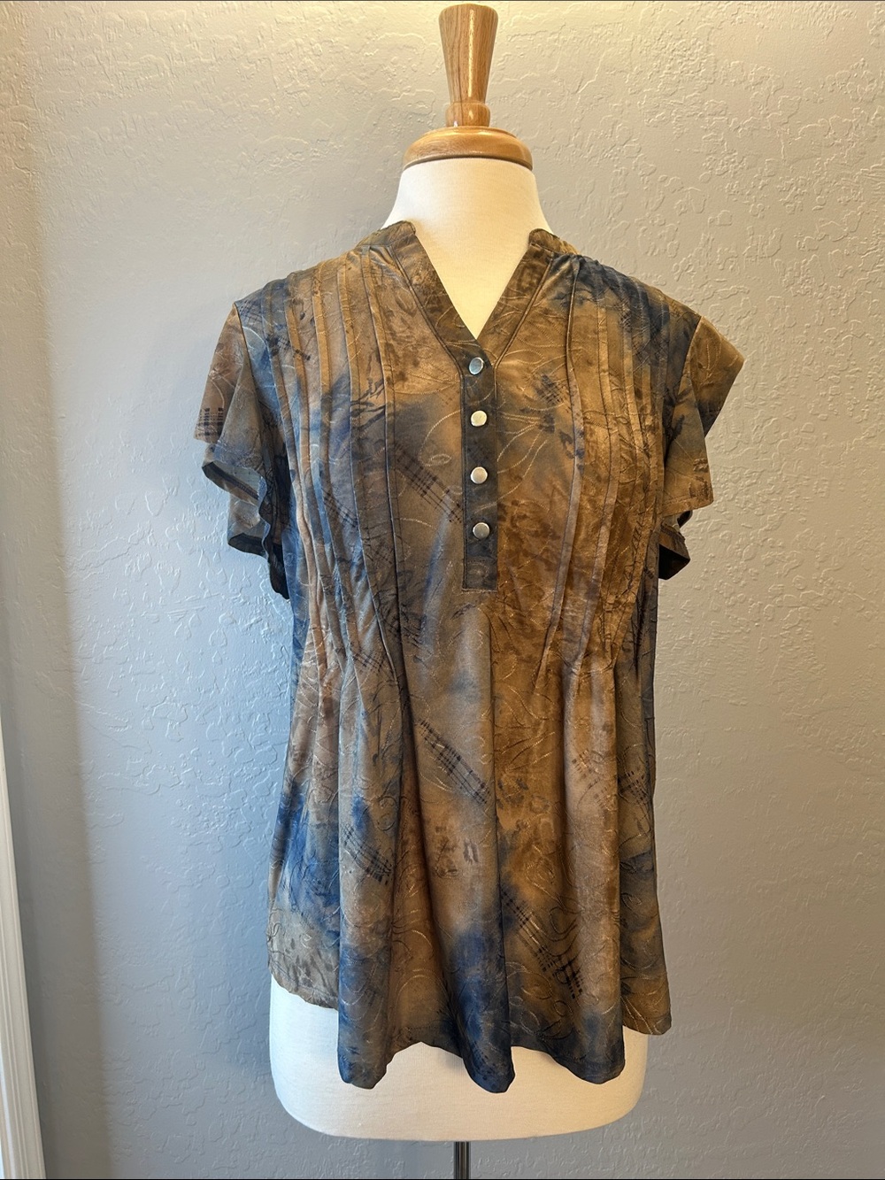 Ava & Grace Brown and Blue V-Neck Short Sleeve Blouse